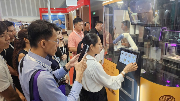 Robot, công nghệ Trung Quốc đổ bộ tìm nhà thu mua tại Việt Nam - Ảnh 1.