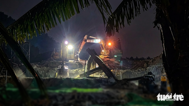 Mỏ cát ‘khủng’ hoạt động bơm rửa cát xuyên đêm trái phép ở Khánh Hòa - Ảnh 2.