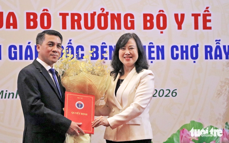 Tân Giám đốc Bệnh viện Chợ Rẫy: 'Tôi lớn lên từ hải đảo xa xôi, chưa từng nghĩ sẽ trở thành bác sĩ' - Ảnh 3.