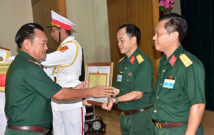Quân khu 7 thi báo cáo viên giỏi, bám sát vào Nghị quyết Đảng và quân đội - Ảnh 2.