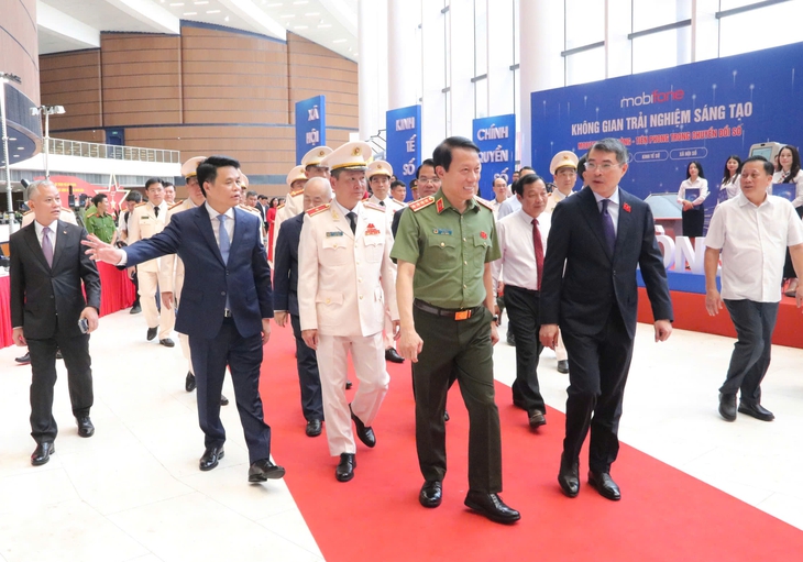 Thủ tướng: Công an Hải Phòng tiên phong kiến tạo môi trường an toàn, ổn định, minh bạch - Ảnh 2.