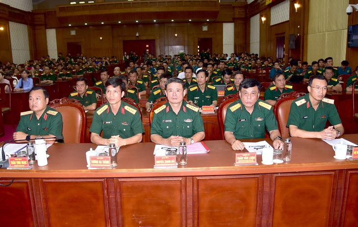 Quân khu 7 thi báo cáo viên giỏi, bám sát vào Nghị quyết Đảng và quân đội - Ảnh 3.
