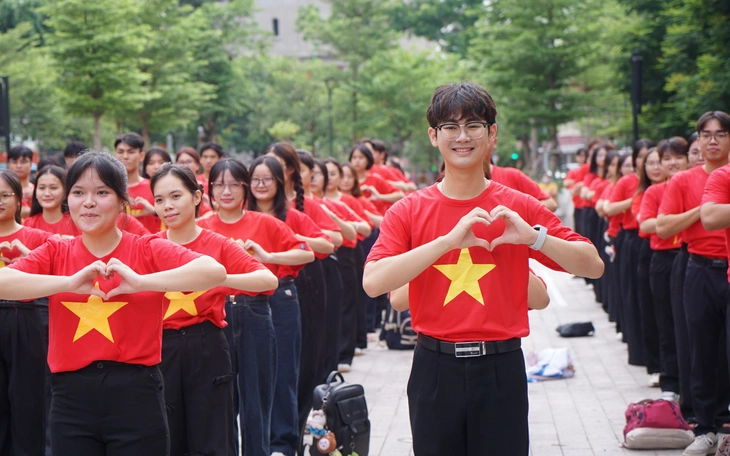 Hành trình “Tôi yêu Tổ quốc tôi” đến Huế - Ảnh 2.