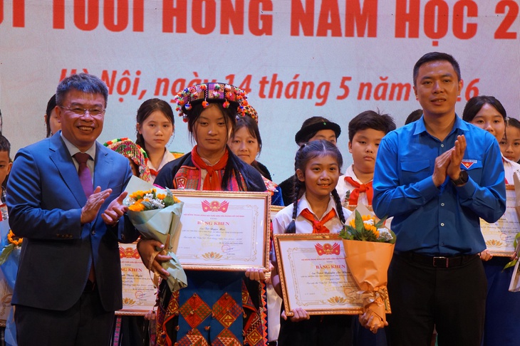 2 học sinh tiểu học giành giải nhất cuộc thi ‘Bác Hồ với thiếu nhi - Thiếu nhi với Bác Hồ’ - Ảnh 3.