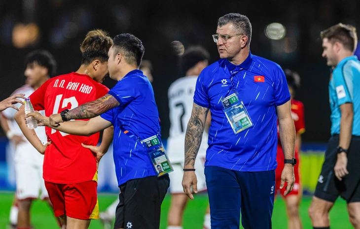 HLV Cristiano Roland, người giúp U17 Việt Nam đi World Cup là ai? - Ảnh 2.