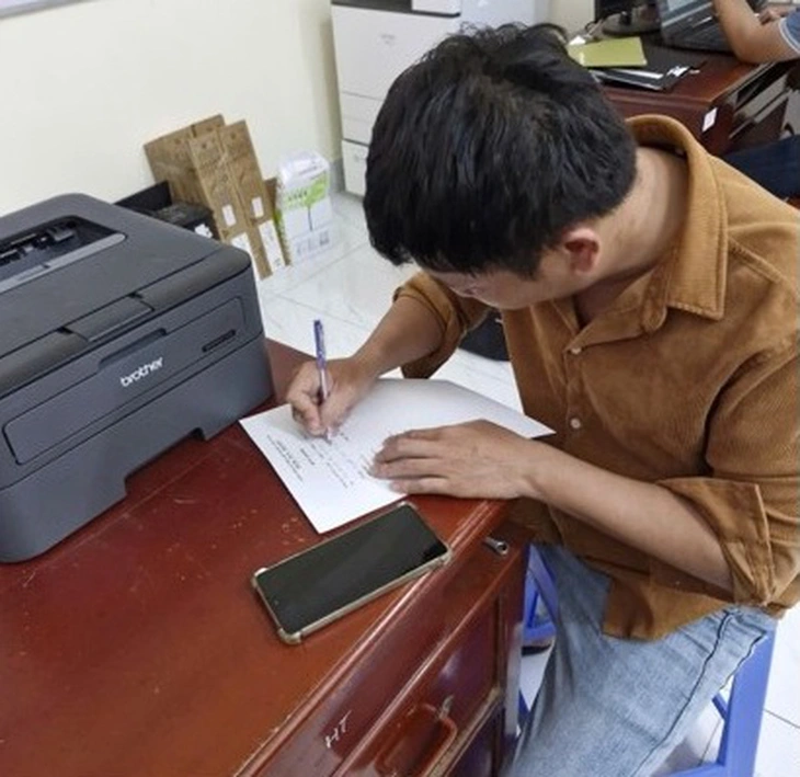 Bình luận so sánh phát triển giữa hai tỉnh, một người bị mời làm việc - Ảnh 1.