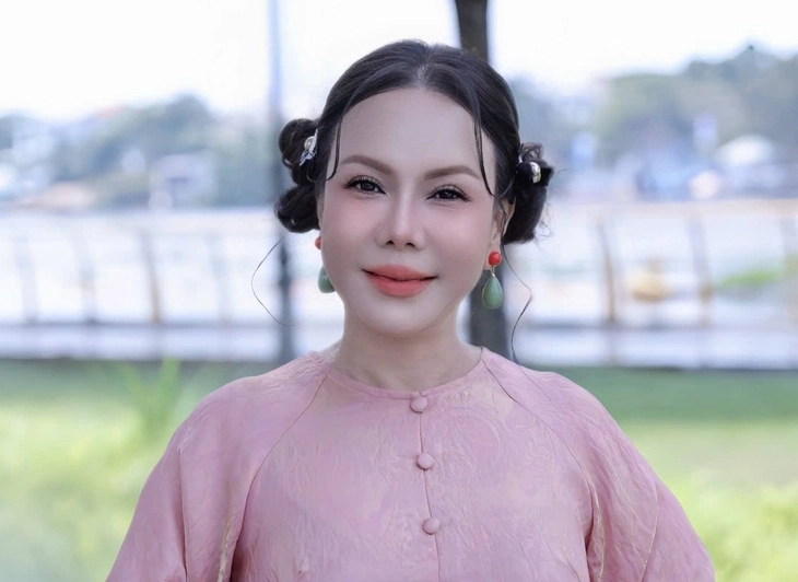 Việt Hương - Ảnh 1.