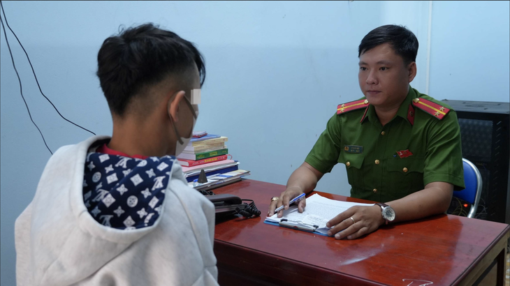 báo thông tin giả - Ảnh 1.