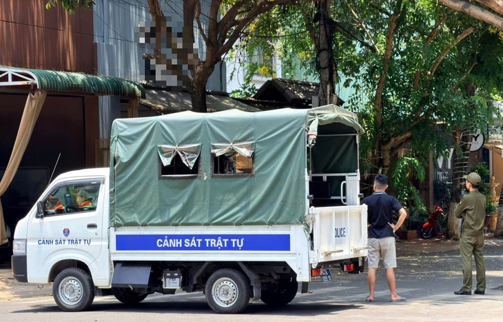 cố thủ - Ảnh 2.
