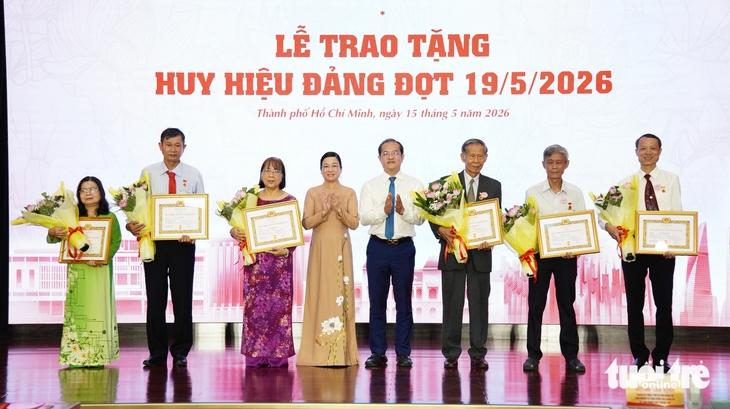 huy hiệu Đảng - Ảnh 4.
