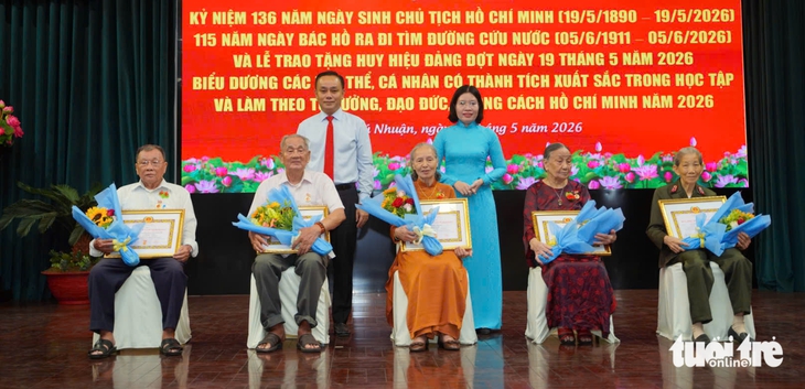 huy hiệu Đảng - Ảnh 6.