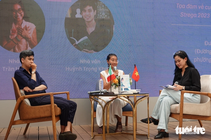 Tựa thinh không, quyển sách của người mẹ viết trên giường bệnh và cô con gái khuyết tật não - Ảnh 3.