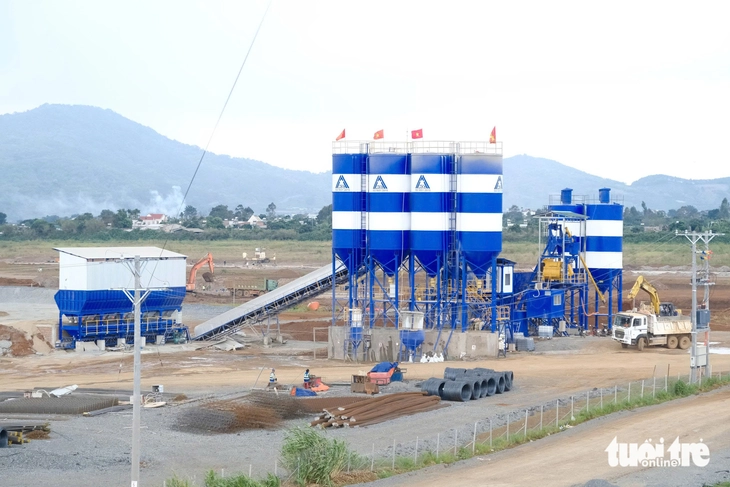 Nâng cấp sân bay Liên Khương Đà Lạt: Lo chậm tiến độ vì khan hiếm cát vàng - Ảnh 2.
