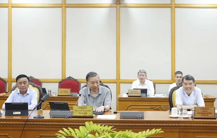 Bộ Chính trị cho ý kiến hoàn thiện thể chế vượt trội, tạo động lực mới để TP.HCM phát triển - Ảnh 1.