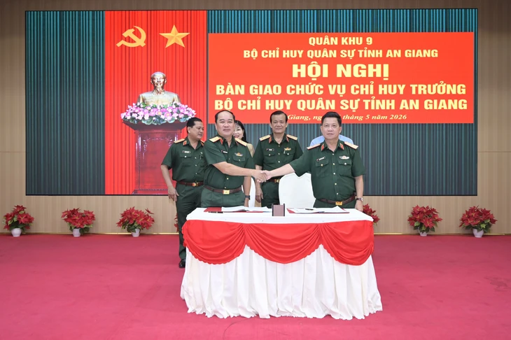 Thiếu tướng Nguyễn Văn Hùng giữ chức Chỉ huy trưởng Bộ Chỉ huy quân sự tỉnh An Giang - Ảnh 1.