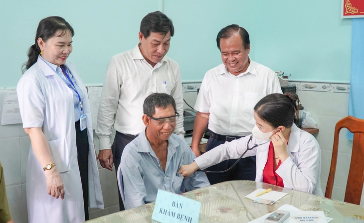 Cà Mau bắt đầu khám sức khỏe sàng lọc toàn dân miễn phí - Ảnh 1.