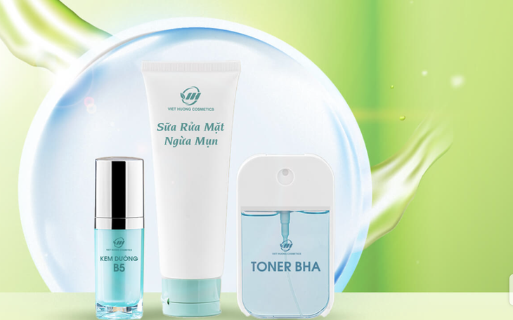 Khởi tố cựu chủ tịch và giám đốc Công ty Việt Mỹ vụ buôn lậu, nâng giá thiết bị y tế, thuốc tân dược  - Ảnh 3.