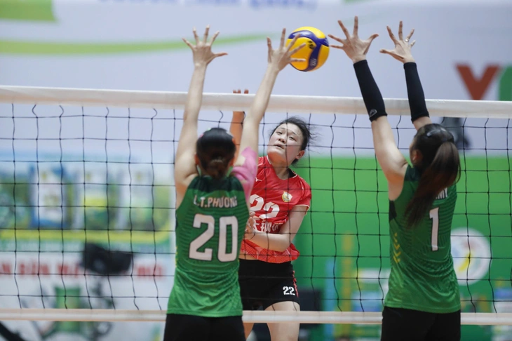 Thanh Thúy thi đấu nổi trội vẫn không thể giúp VTV Bình Điền Long An thắng trận - Ảnh 2.