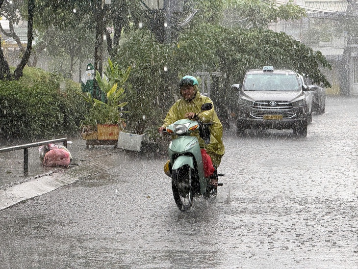 Từ 'lên thành phố' đến 'về thành phố' - Ảnh 1.