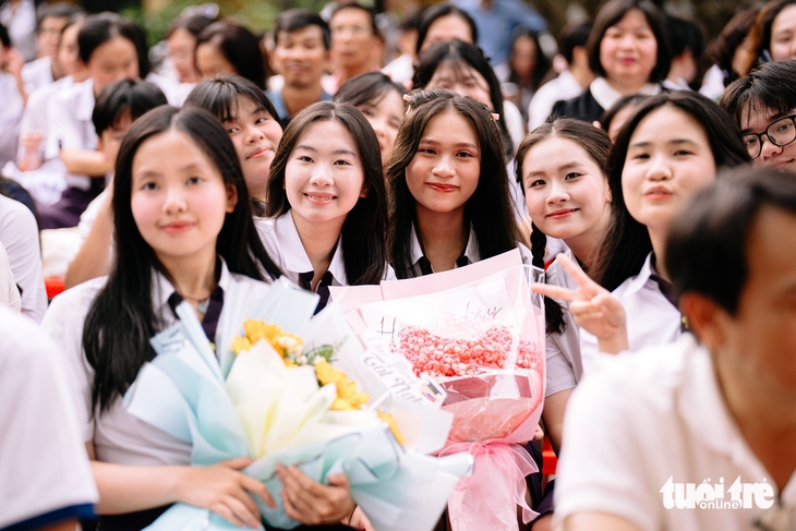 'Xin lỗi, cảm ơn nhiều người nhưng chưa từng nói với ba mẹ' - Ảnh 3.