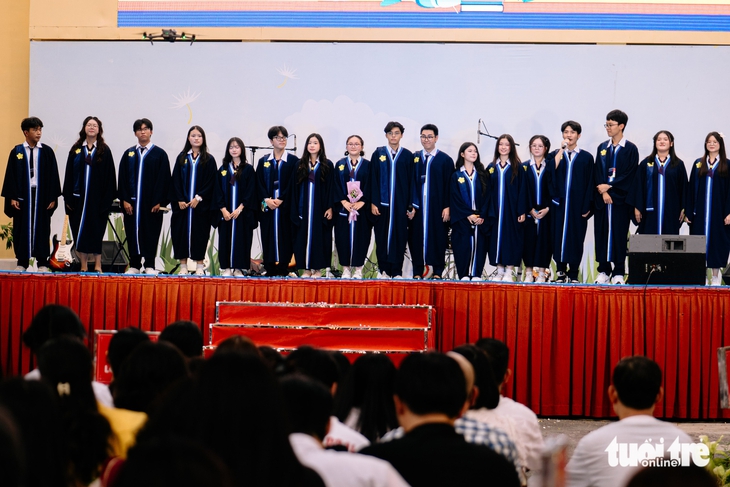 'Xin lỗi, cảm ơn nhiều người nhưng chưa từng nói với ba mẹ' - Ảnh 5.