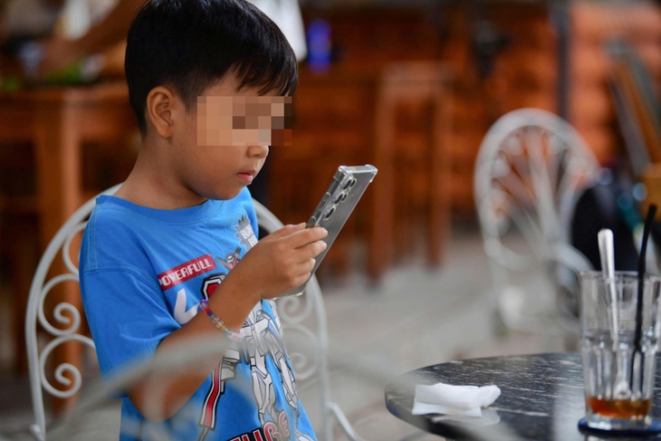 Không thể giao trẻ em cho mạng xã hội: An toàn cho trẻ phải là ưu tiên hàng đầu - Ảnh 1.