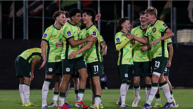 Thua U17 Úc ở tứ kết, U17 Việt Nam về nước trong tư thế ngẩng cao đầu - Ảnh 1.