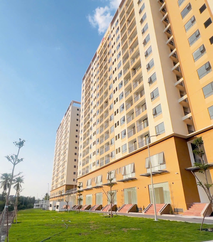 Hơn 900 căn nhà ở xã hội được bàn giao cho người thu nhập thấp ở Tây Ninh - Ảnh 2.