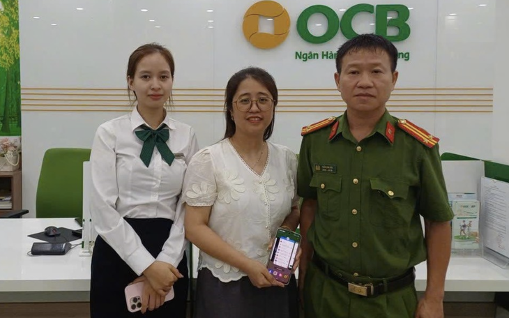 Hai học sinh lớp 4 nhặt được 20 triệu đồng mang giao nộp công an - Ảnh 2.