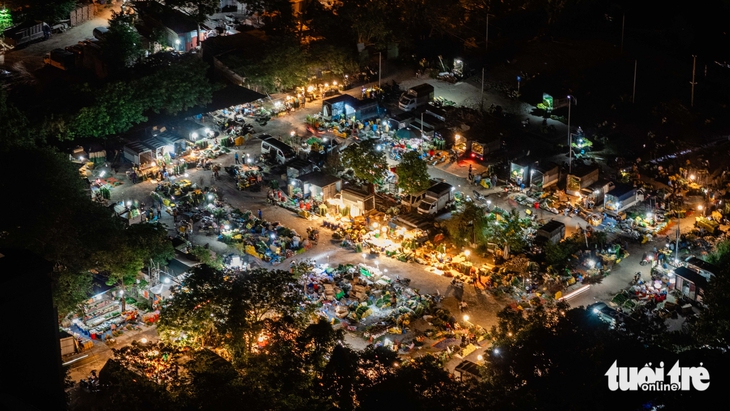 chợ chui quy mô lớn Hà Nội - Ảnh 2.