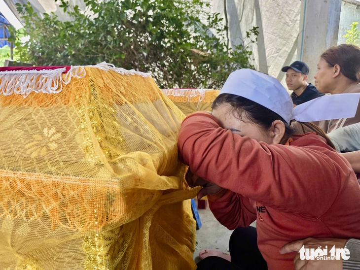 4 học sinh chết đuối: Nỗi đau xé lòng bên dòng sông Bánh Lái - Ảnh 4.