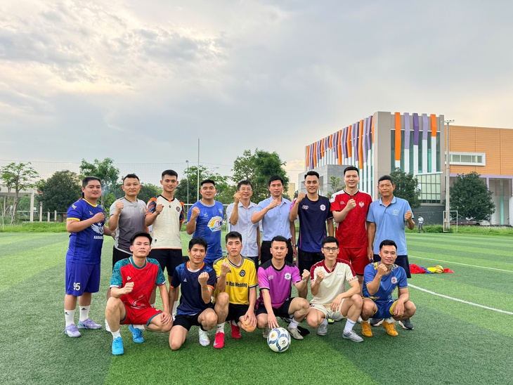 bóng đá công nhân - Ảnh 2.