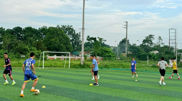 bóng đá công nhân - Ảnh 3.