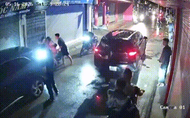 Tạm giữ nam thanh niên 21 tuổi đuổi đánh 2 cô gái giữa đêm  - Ảnh 2.