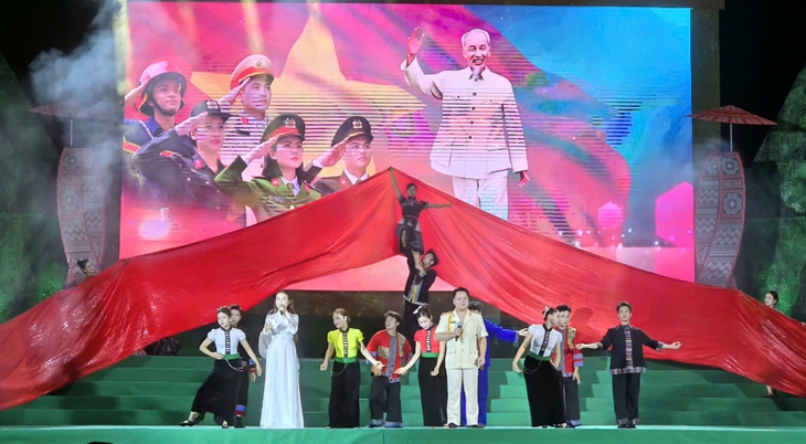 bản làng - Ảnh 1.