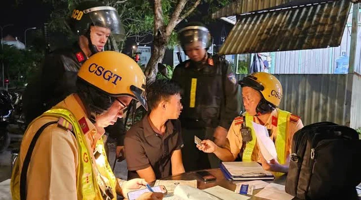 Công an TP.HCM thực hiện cao điểm 45 ngày đêm tổng rà soát, đấu tranh làm sạch địa bàn - Ảnh 1. Công an TP.HCM - Ảnh 1.