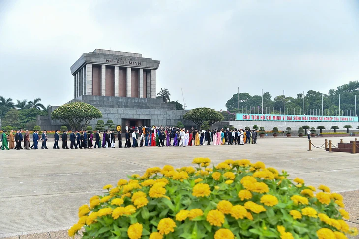 Chủ tịch Hồ Chí Minh - Ảnh 2.