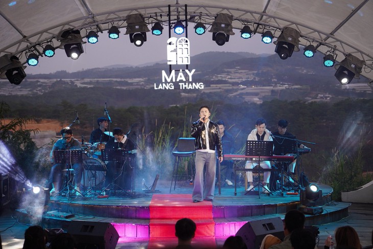 Mây Lang Thang - Ảnh 1.