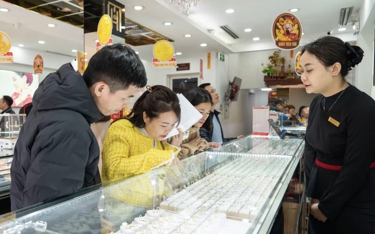 Chứng khoán Việt bất ngờ lập đỉnh giữa lúc châu Á đỏ lửa - Ảnh 4.