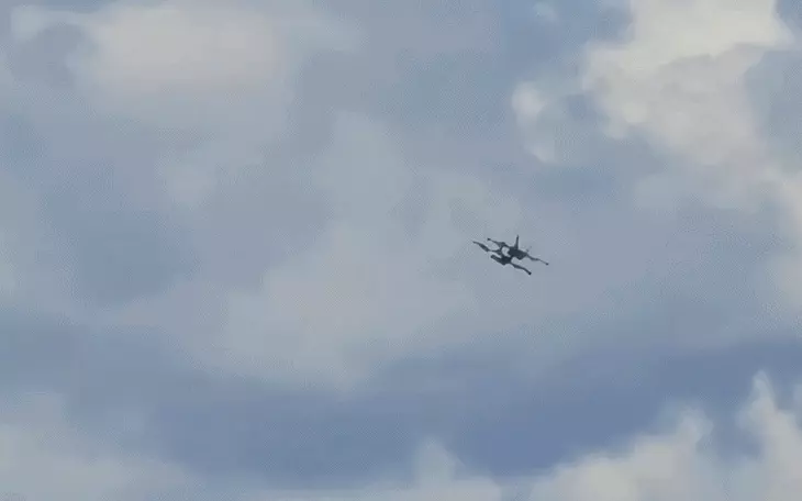 Máy bay ném bom B-52 của Mỹ rơi ở California, toàn bộ phi hành đoàn nghi thiệt mạng - Ảnh 3.