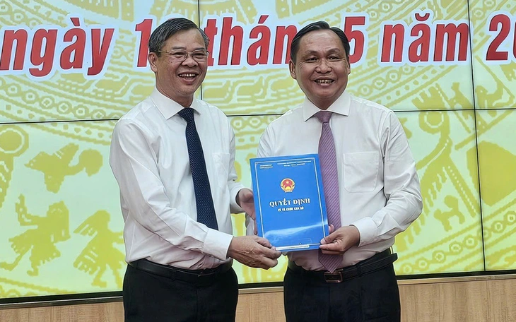 Cần Thơ phân công nhiệm vụ Chủ tịch, Phó chủ tịch UBND thành phố sau khi Phó chủ tịch thành phố làm Bí thư phường Ninh Kiều - Ảnh 2.