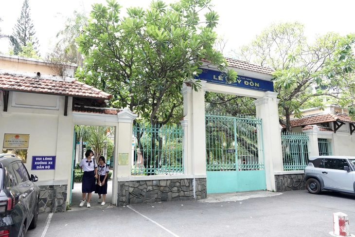 Trường trăm tuổi thành điểm đến du lịch - Ảnh 2. Trường trăm tuổi thành điểm đến du lịch - Ảnh 2.