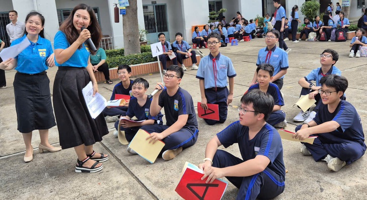 Học sinh dùng tiếng Anh để lan tỏa những câu chuyện về Bác Hồ - Ảnh 1.