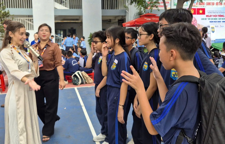 Học sinh dùng tiếng Anh để lan tỏa những câu chuyện về Bác Hồ - Ảnh 2.