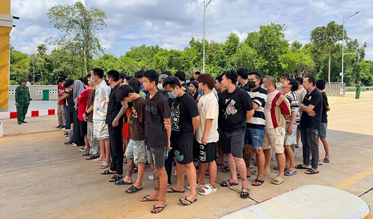 Campuchia trục xuất 457 công dân Trung Quốc và Việt Nam liên quan lừa đảo trực tuyến - Ảnh 3.