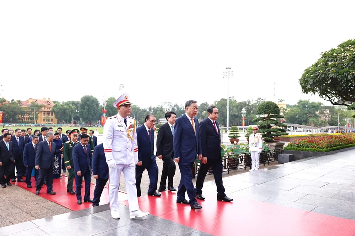 Lãnh đạo Đảng, Nhà nước vào lăng viếng Chủ tịch Hồ Chí Minh - Ảnh 3.