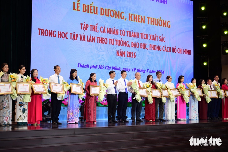 TP.HCM biểu dương, khen thưởng 358 tập thể, cá nhân điển hình học tập và làm theo Bác Hồ - Ảnh 3.