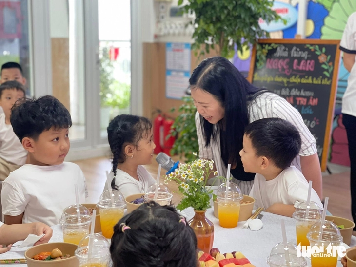 Trường ở Đà Nẵng có cách hóa giải ‘tranh cãi đồ ăn nhanh’ tiệc liên hoan cuối năm - Ảnh 4.