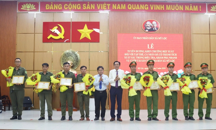 Bắt thiếu niên 16 tuổi vào nhà đánh gục cụ bà, cướp tài sản - Ảnh 2.