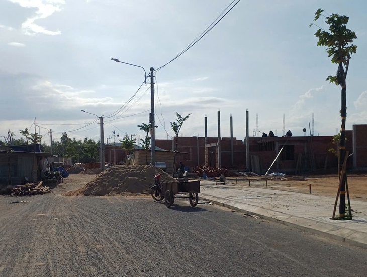 Hỗ trợ tiền khoan giếng cho dân tái định cư dự án sân bay Phù Cát - Ảnh 1.